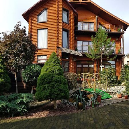 Luxury Apartments With Pool And Sauna In The Villa Tsjernivtsi Eksteriør bilde
