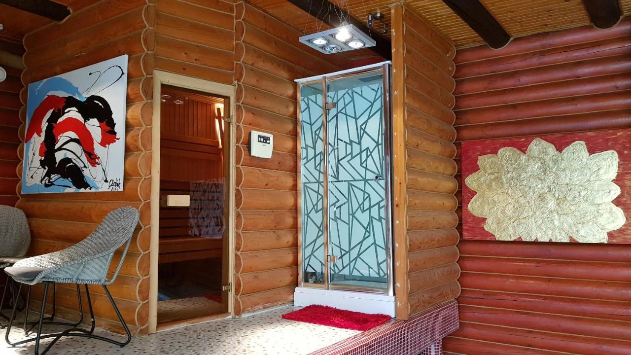 Luxury Apartments With Pool And Sauna In The Villa Tsjernivtsi Eksteriør bilde