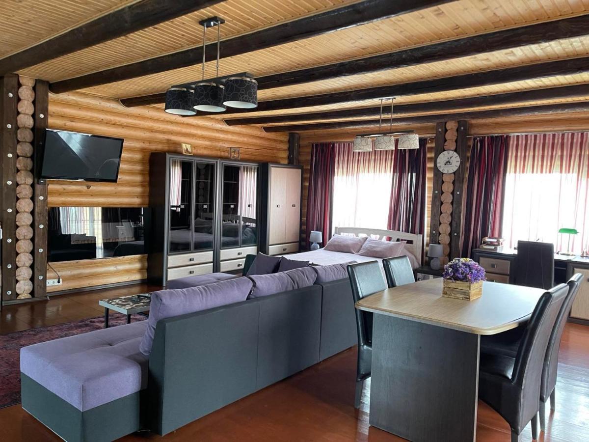 Luxury Apartments With Pool And Sauna In The Villa Tsjernivtsi Eksteriør bilde